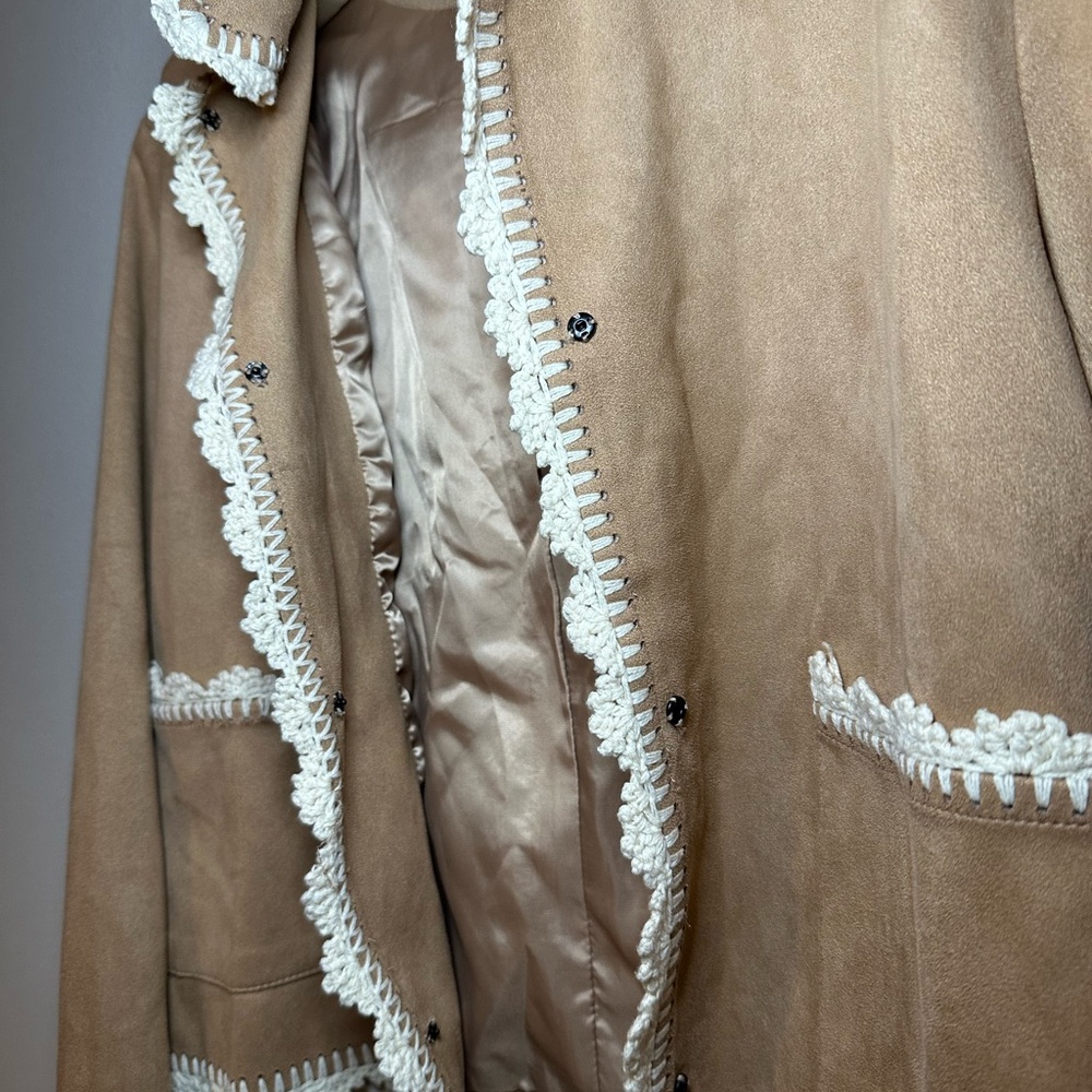 Elegant Tan Suede Blazer with Cream Trim - Picture 9 of 13
